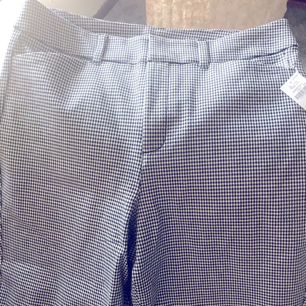 Black and white pants slim fit.